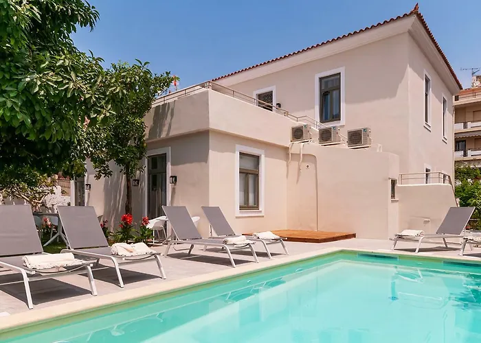 מלון Epavli Boutique 4*