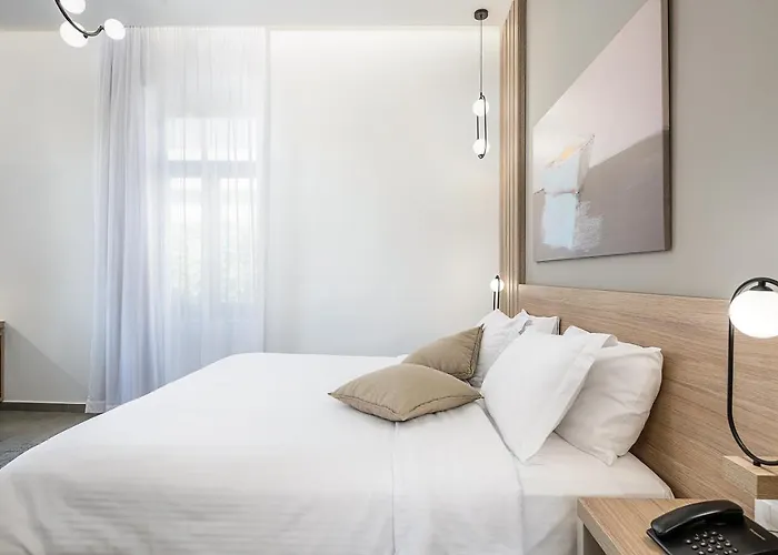 Epavli Boutique מלון 4*